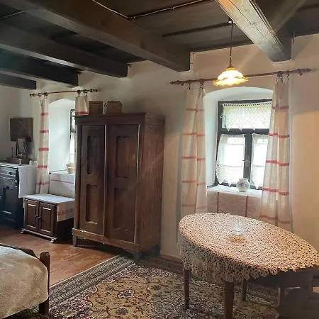 Tulipanos Lada Vendeghaz * Pula