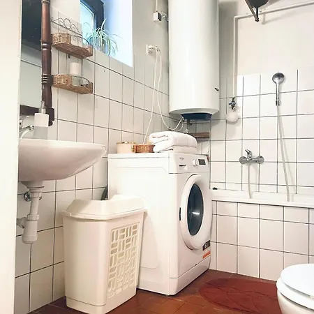 Tulipanos Lada Vendeghaz Ferienhaus *