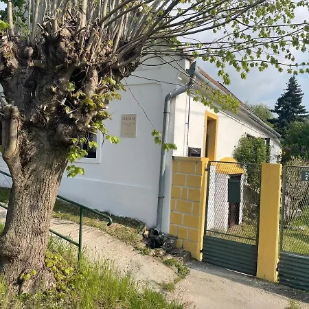 Tulipanos Lada Vendeghaz *