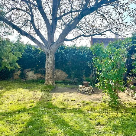 Tulipanos Lada Vendeghaz Ferienhaus *