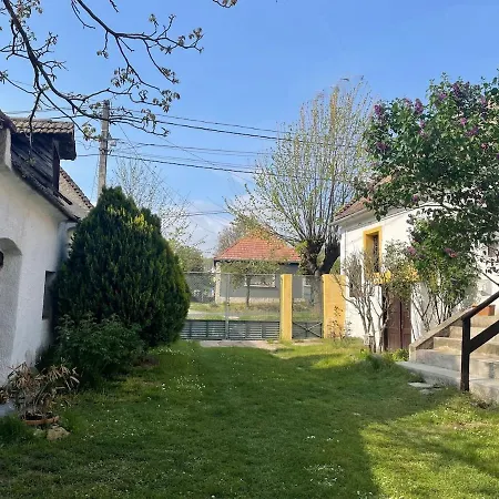 Dom wakacyjny Tulipanos Lada Vendeghaz Pula