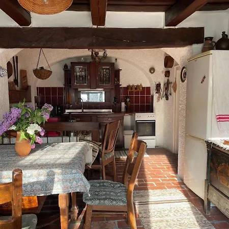 Tulipanos Lada Vendeghaz Ferienhaus *