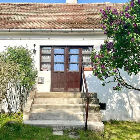 Semesterbostad Tulipanos Lada Vendeghaz