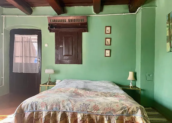 Tulipanos Lada Vendeghaz Dom wakacyjny *